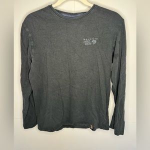 Mountain hardware logo long sleeve  size medium